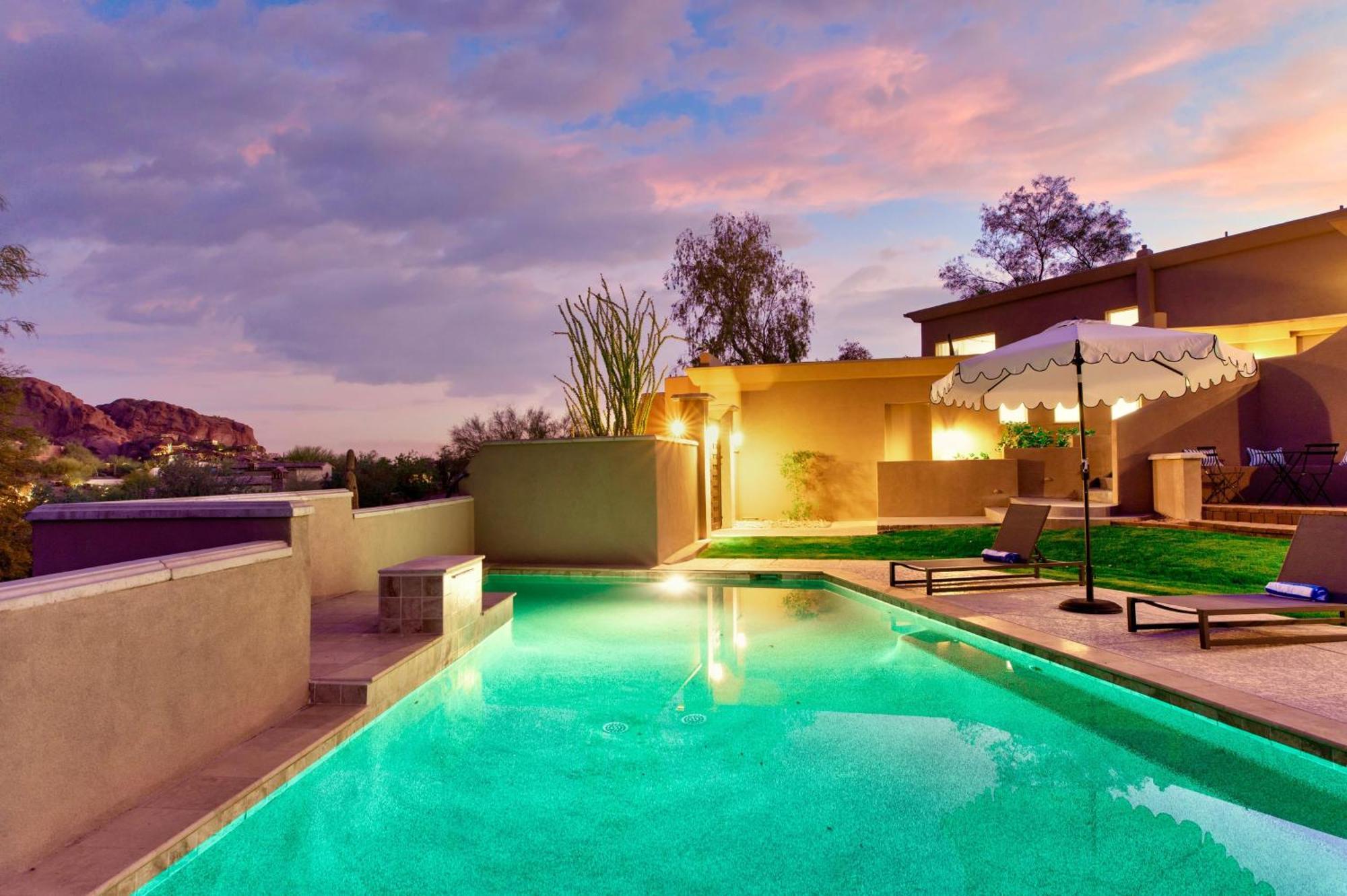Villa Julep By Avantstay Stylish 9 Bedroom Estate W Mid-century Modern Decor Phoenix