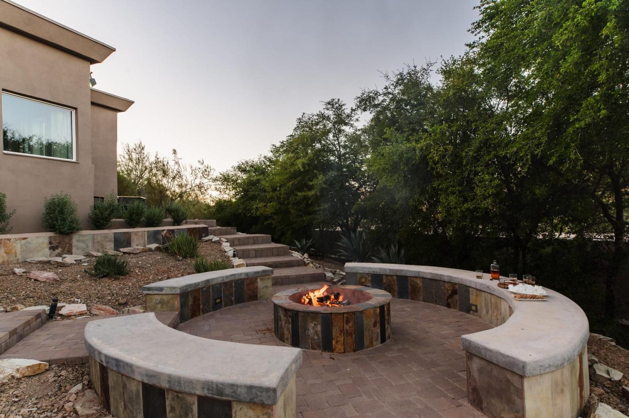 Julep By Avantstay Stylish 9 Bedroom Estate W Mid-century Modern Decor Phoenix