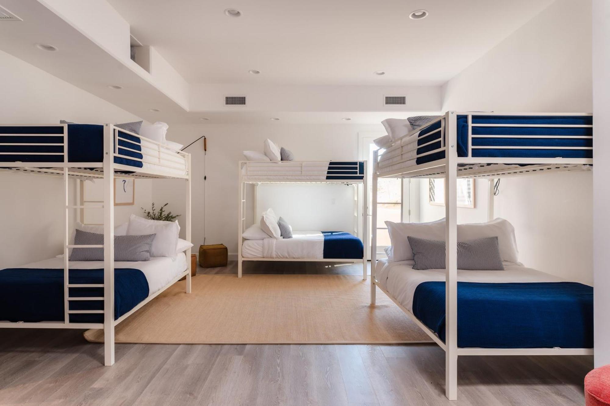 Julep By Avantstay Stylish 9 Bedroom Estate W Mid-century Modern Decor * Phoenix