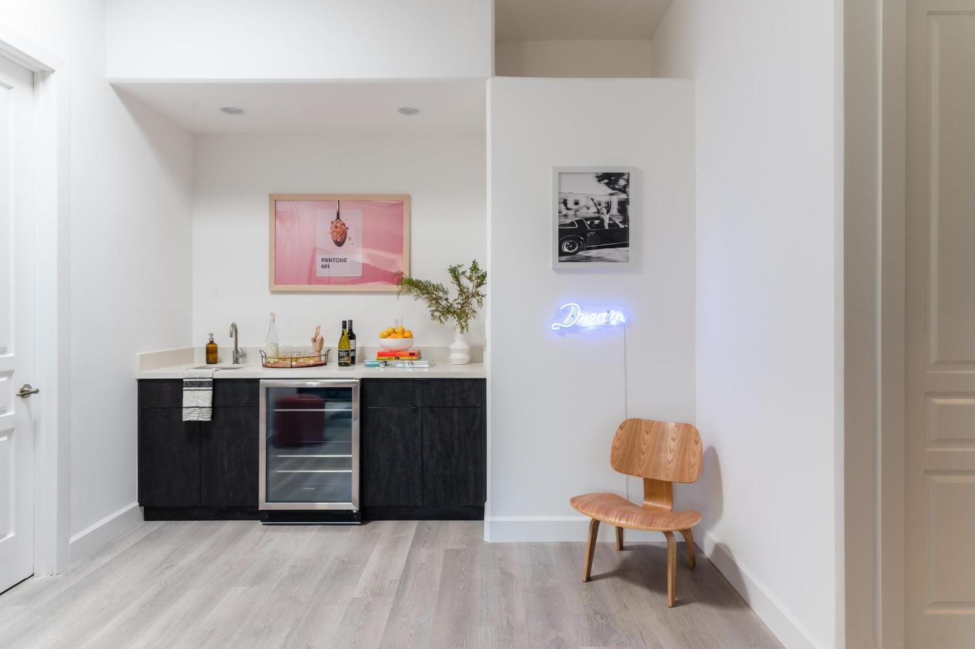 Julep By Avantstay Stylish 9 Bedroom Estate W Mid-century Modern Decor Villa