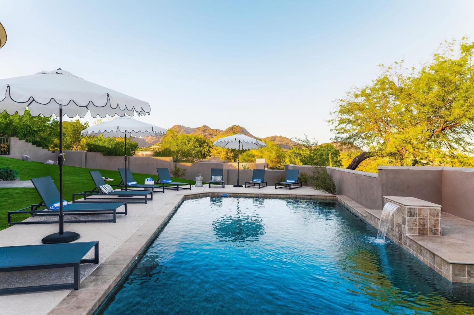 Villa Julep By Avantstay Stylish 9 Bedroom Estate W Mid-century Modern Decor Phoenix