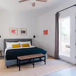Julep By Avantstay Stylish 9 Bedroom Estate W Mid-Century Modern Decor