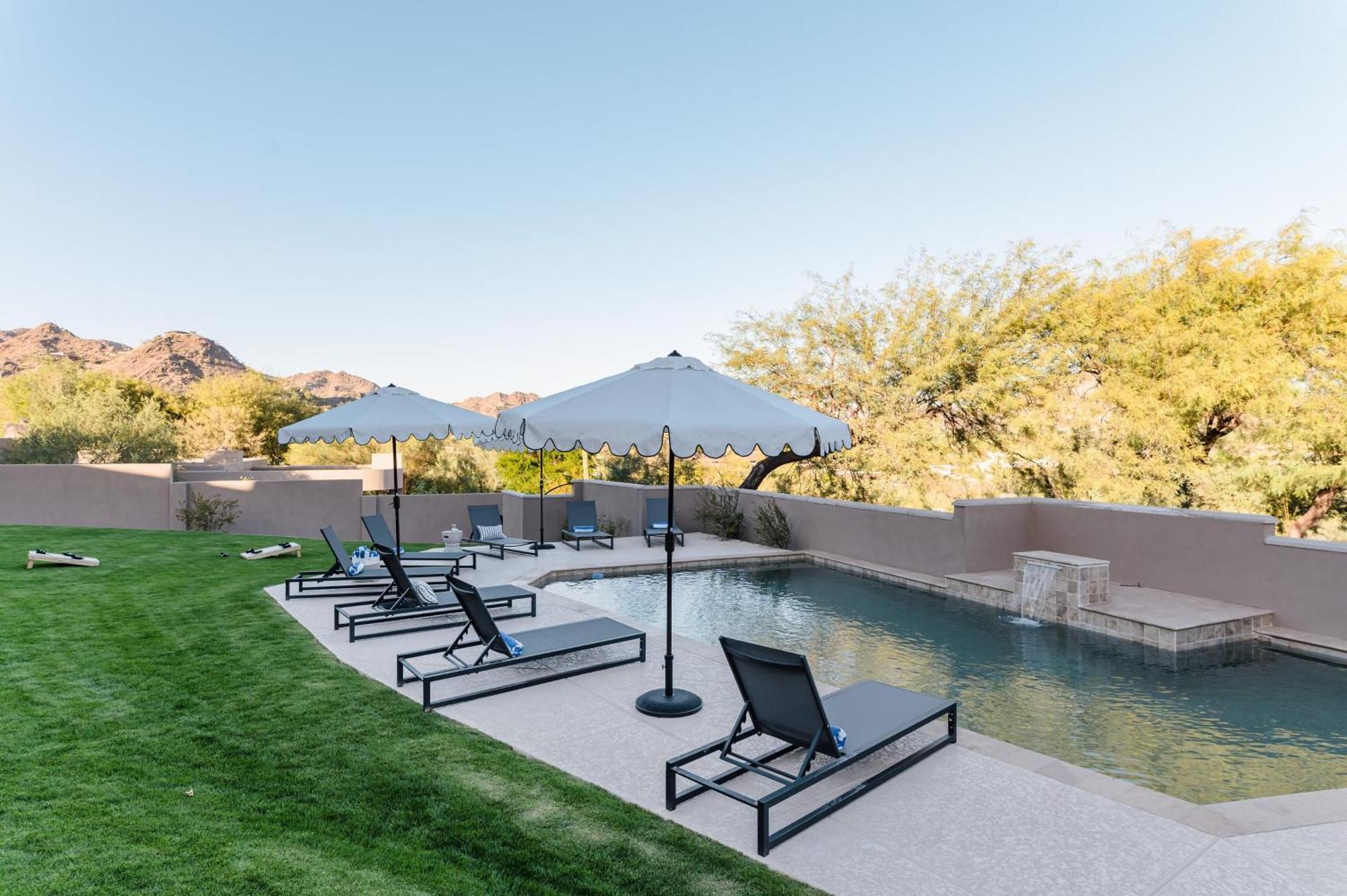 Julep By Avantstay Stylish 9 Bedroom Estate W Mid-century Modern Decor * Phoenix