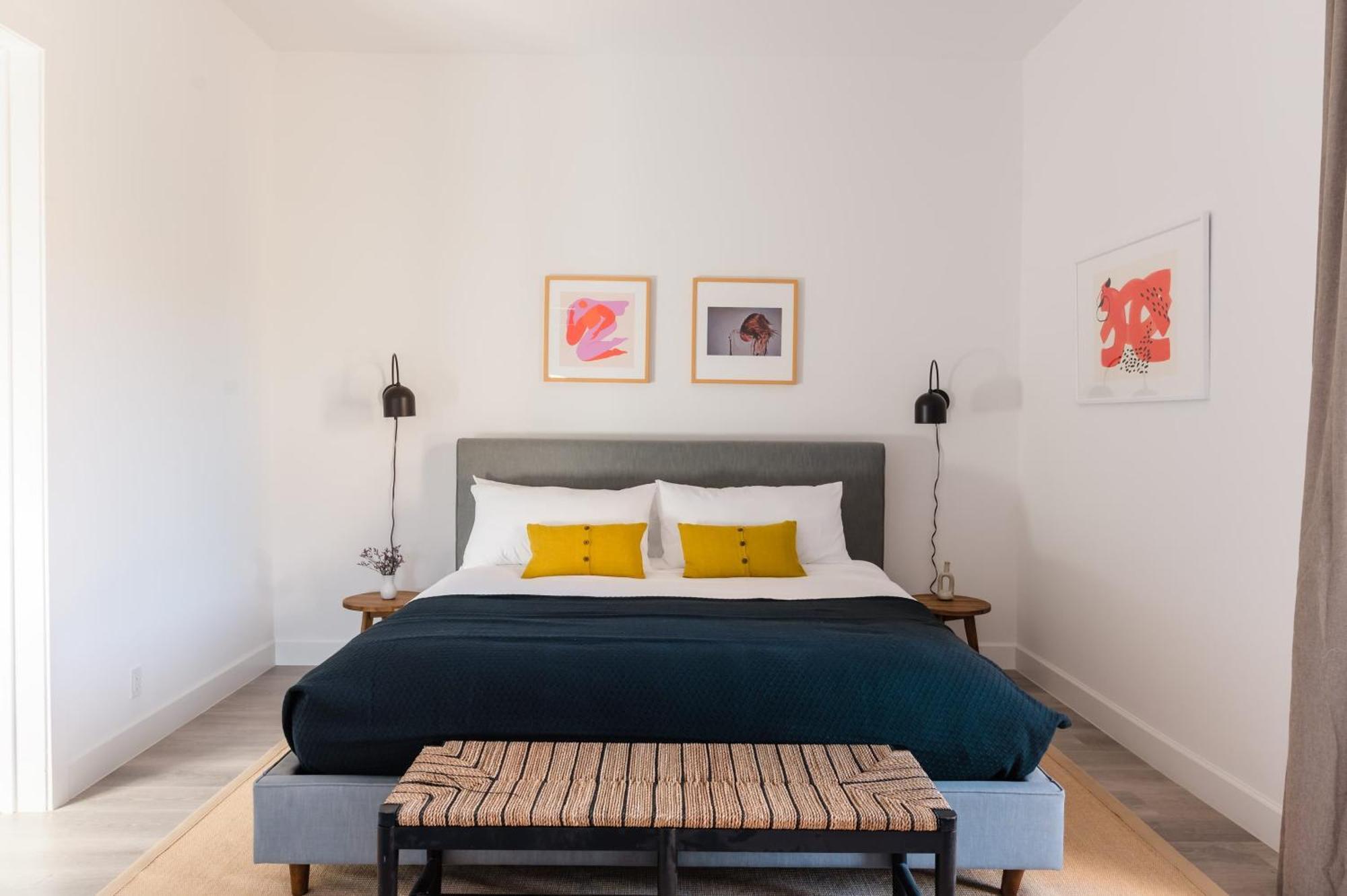 Julep By Avantstay Stylish 9 Bedroom Estate W Mid-century Modern Decor