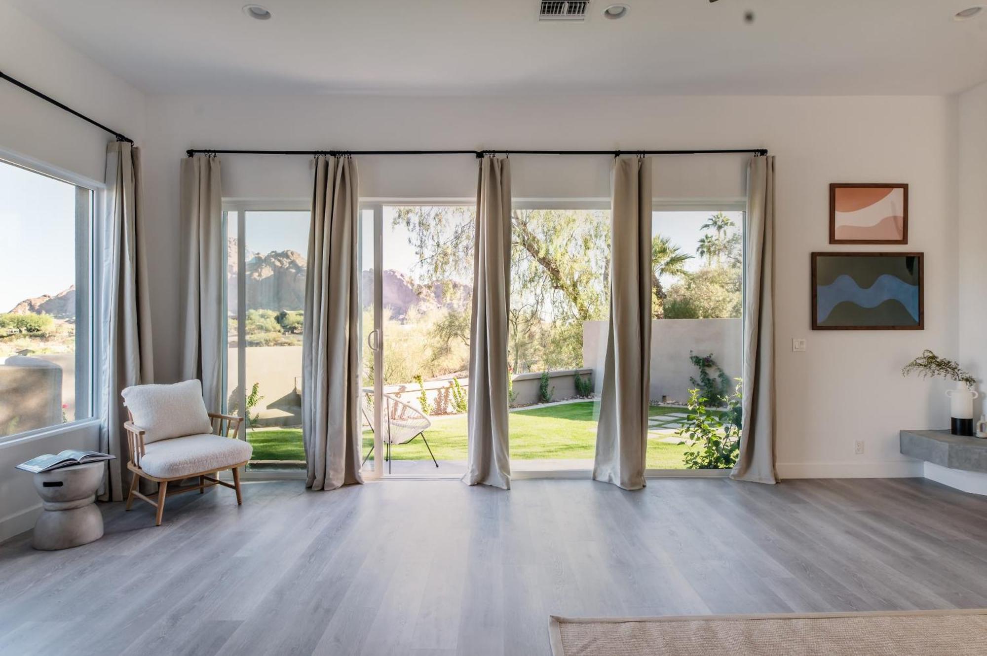 Julep By Avantstay Stylish 9 Bedroom Estate W Mid-century Modern Decor Phoenix
