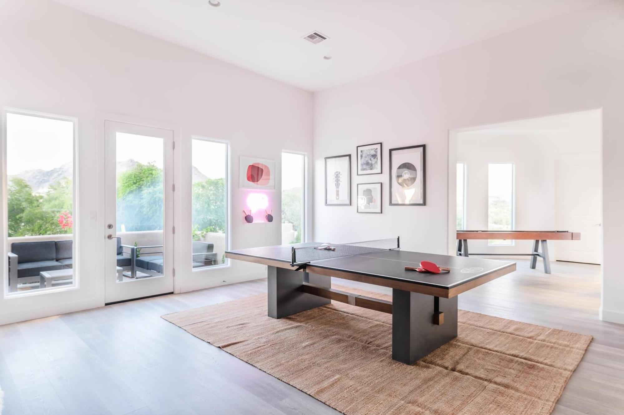 Julep By Avantstay Stylish 9 Bedroom Estate W Mid-century Modern Decor *