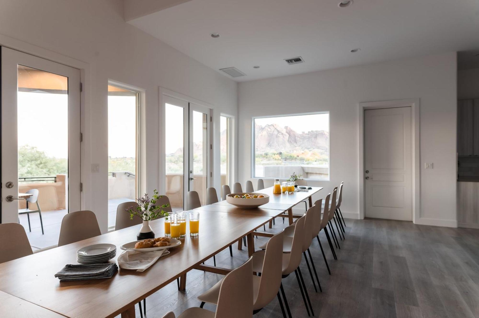Julep By Avantstay Stylish 9 Bedroom Estate W Mid-century Modern Decor Villa *