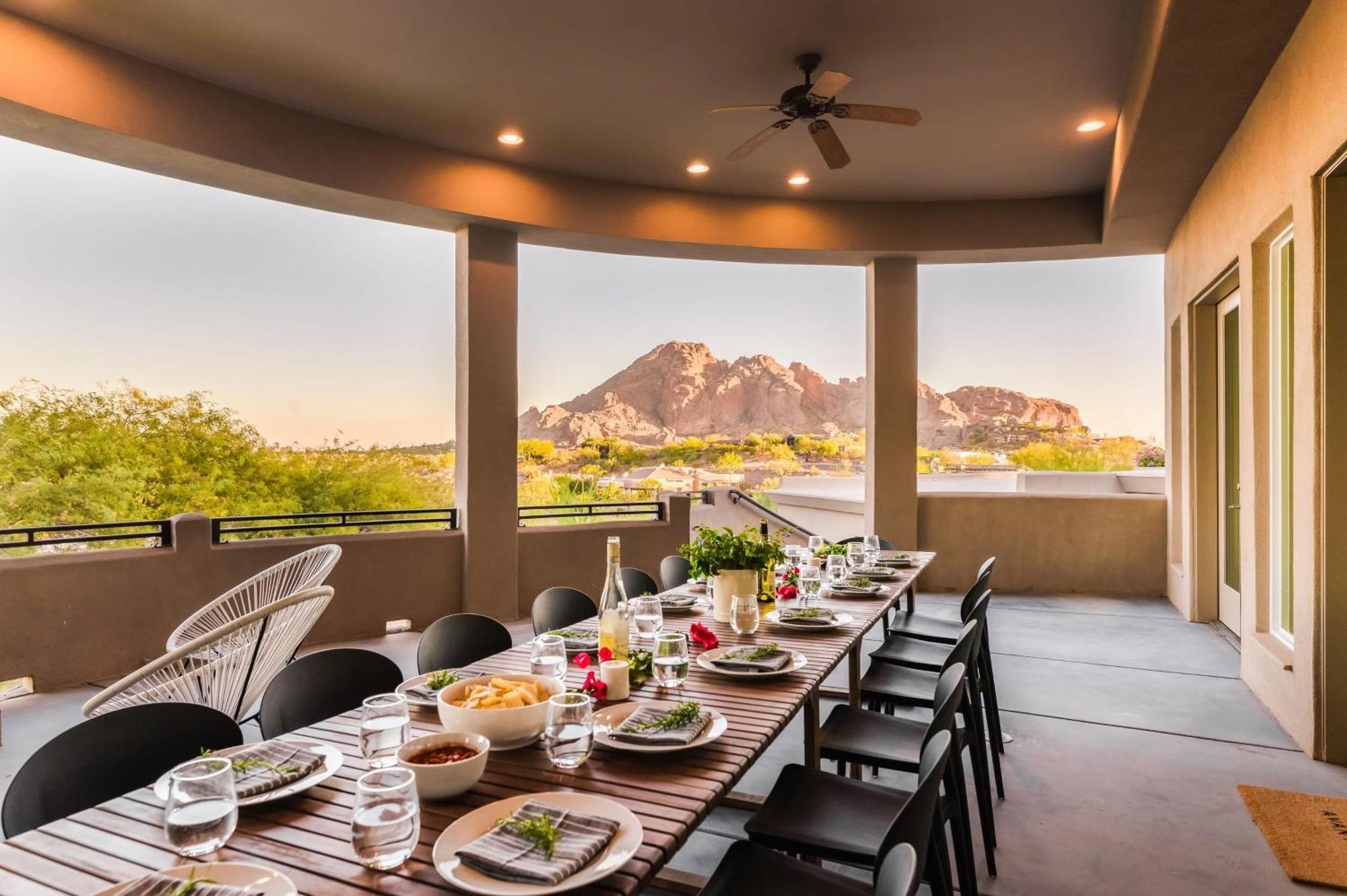 Villa Julep By Avantstay Stylish 9 Bedroom Estate W Mid-century Modern Decor Phoenix